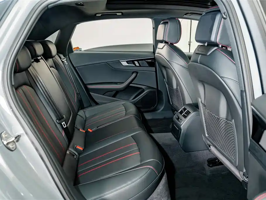 Фото 21 - Audi A4L