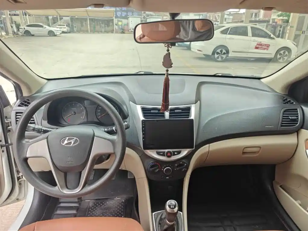 Hyundai Verna 2014 1.4L Manual Fashion GS фото 8