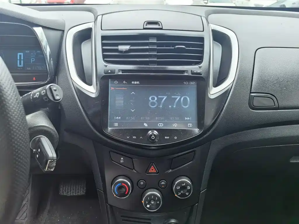 Chevrolet Trax 2014 1.4T Automatic 2WD Comfort фото 10