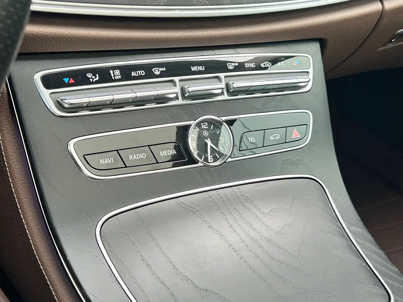 Mercedes-Benz E-Class 2018 E 300 L Luxury фото 13