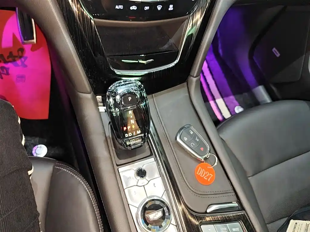 CADILLAC XT6