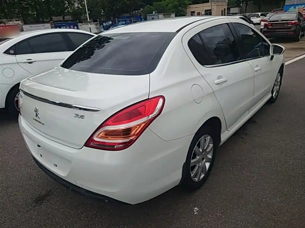 Peugeot 308 2014 Model Joy Edition Classic 1.6L Automatic Superior Style фото 7