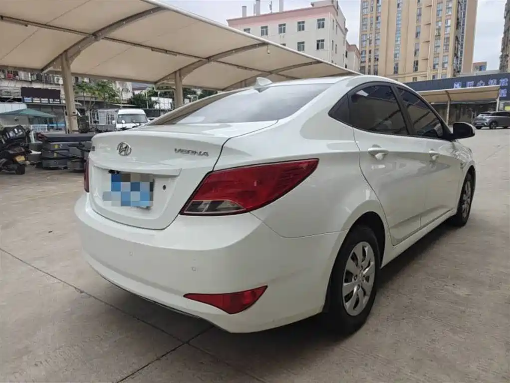 Hyundai Verna 2014 1.4L Manual Fashion GS фото 5
