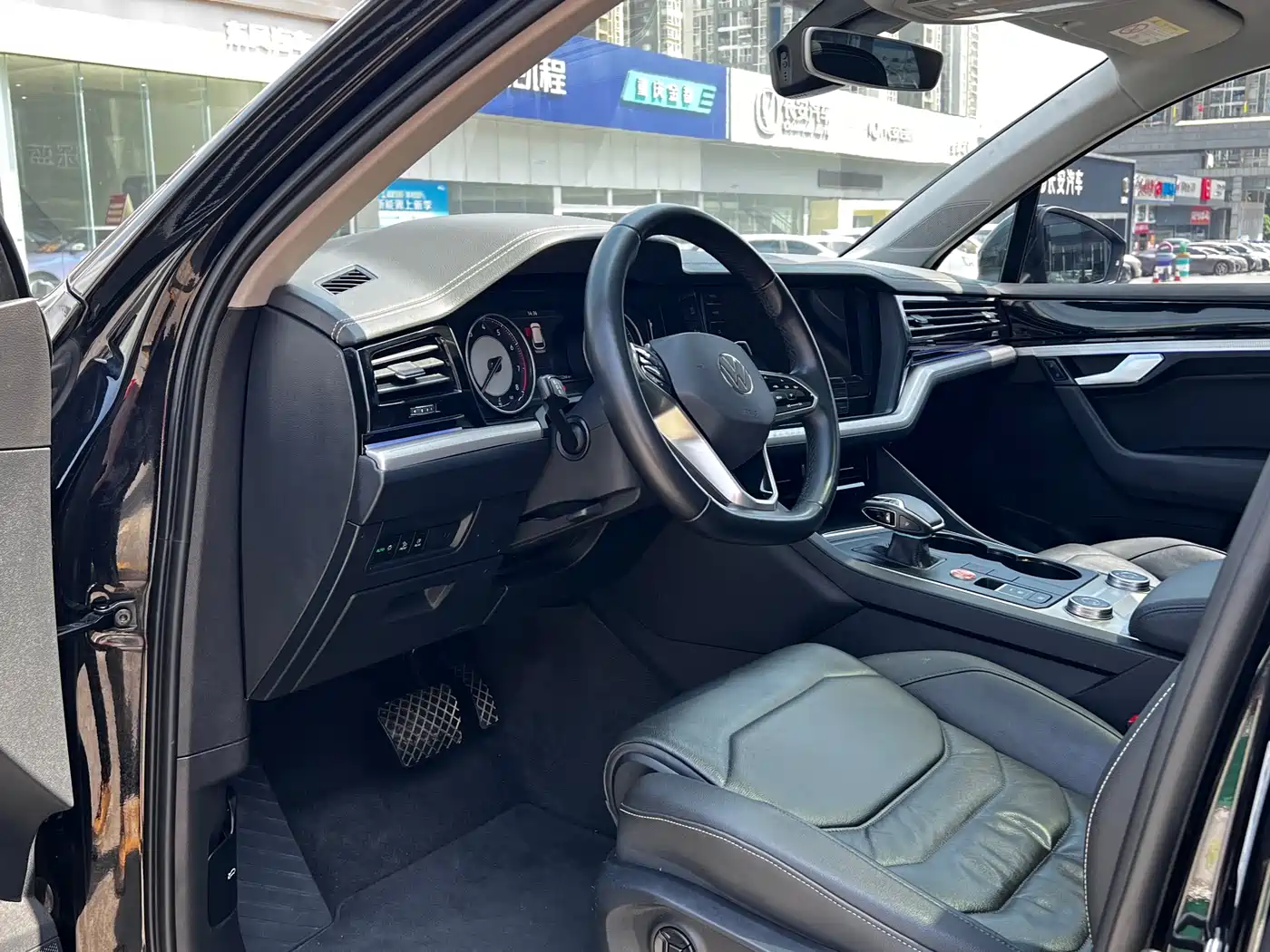 VOLKSWAGEN TOUAREG
