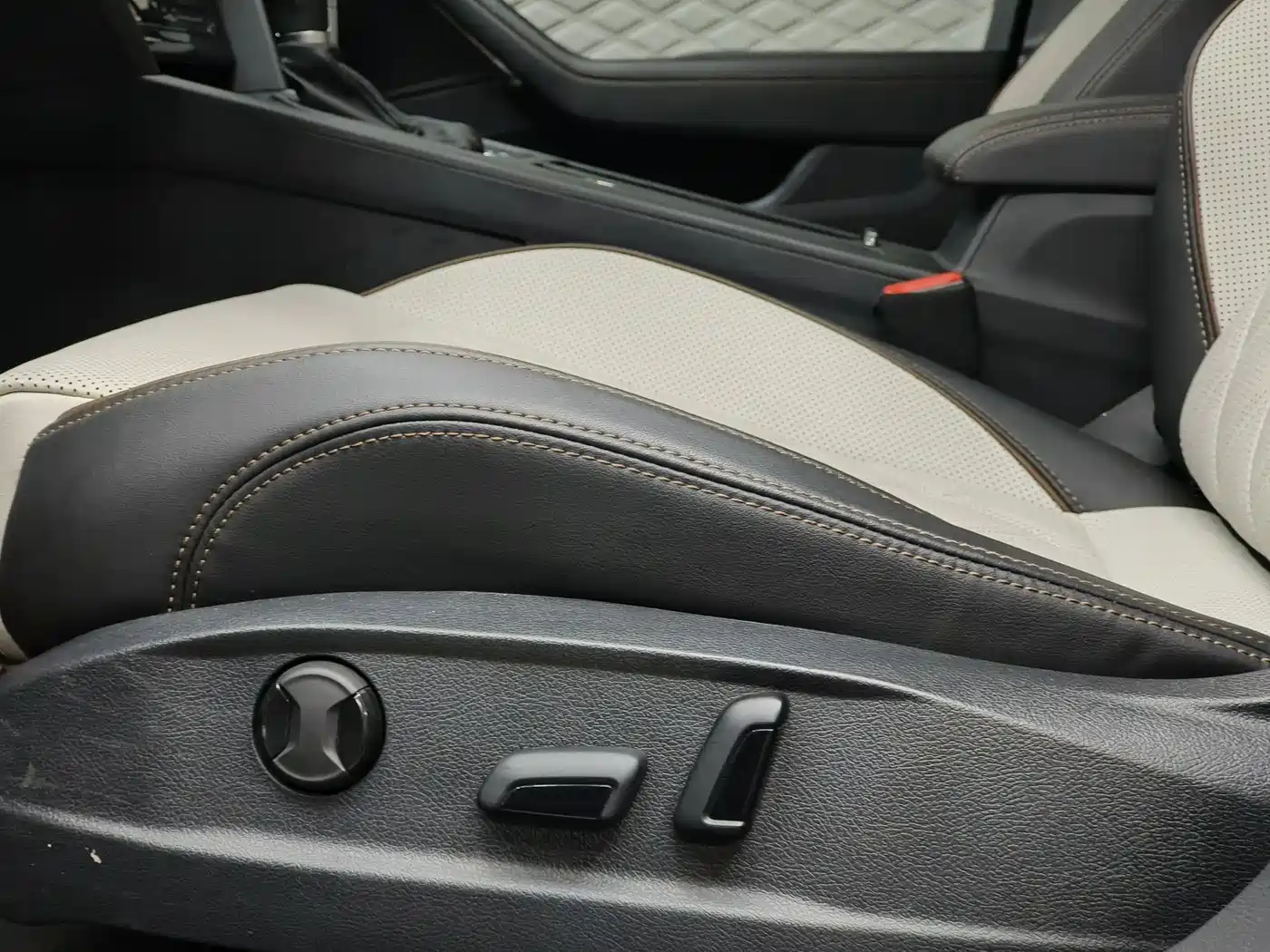 Volkswagen Magotan 2023 Model 2 Million Commemorative Edition 330TSI DSG Luxury фото 15