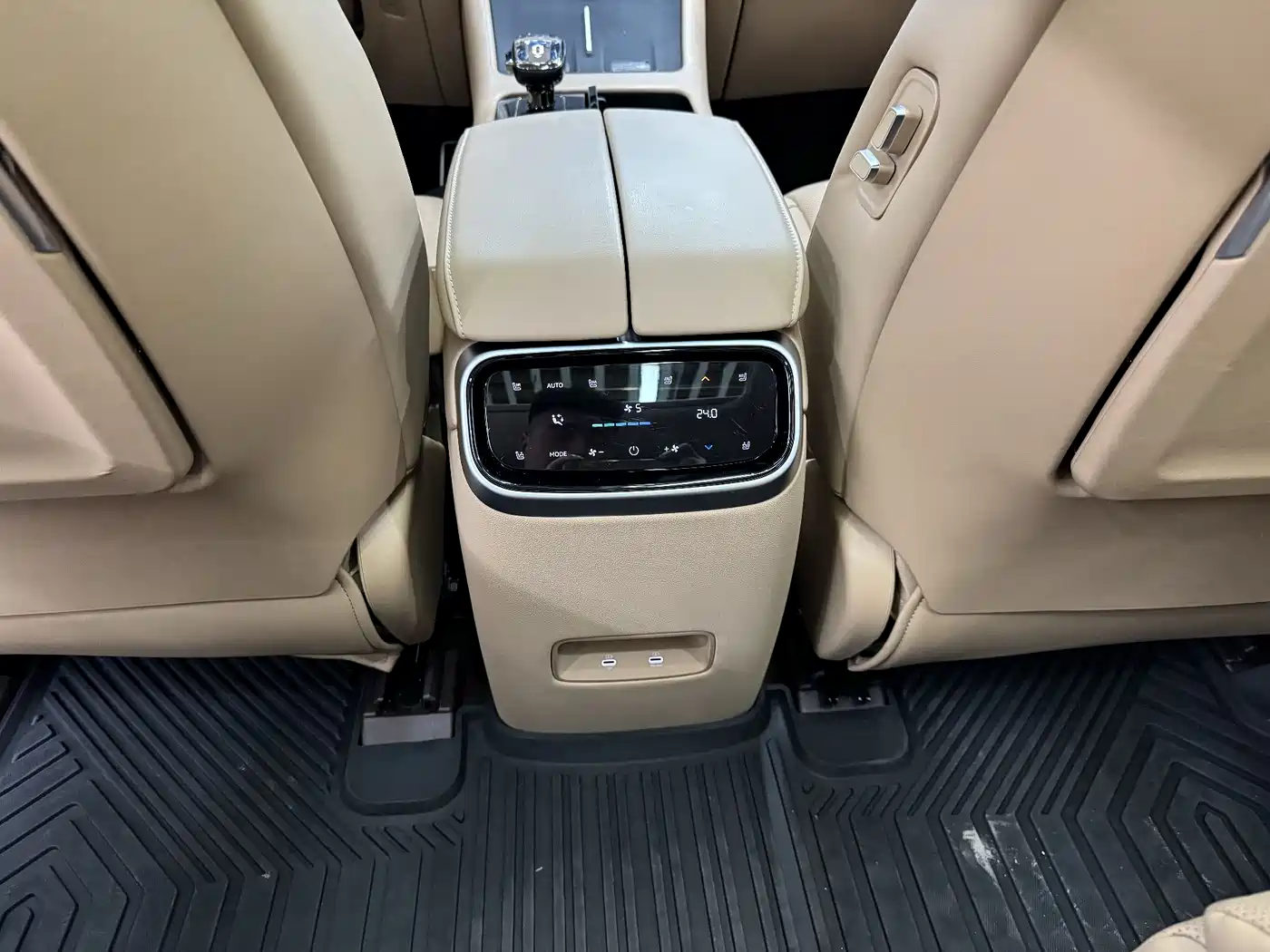 AITO Wenjie AITO M7 2024 1.5T Smart Drive 4WD Ultra 6-seater фото 15
