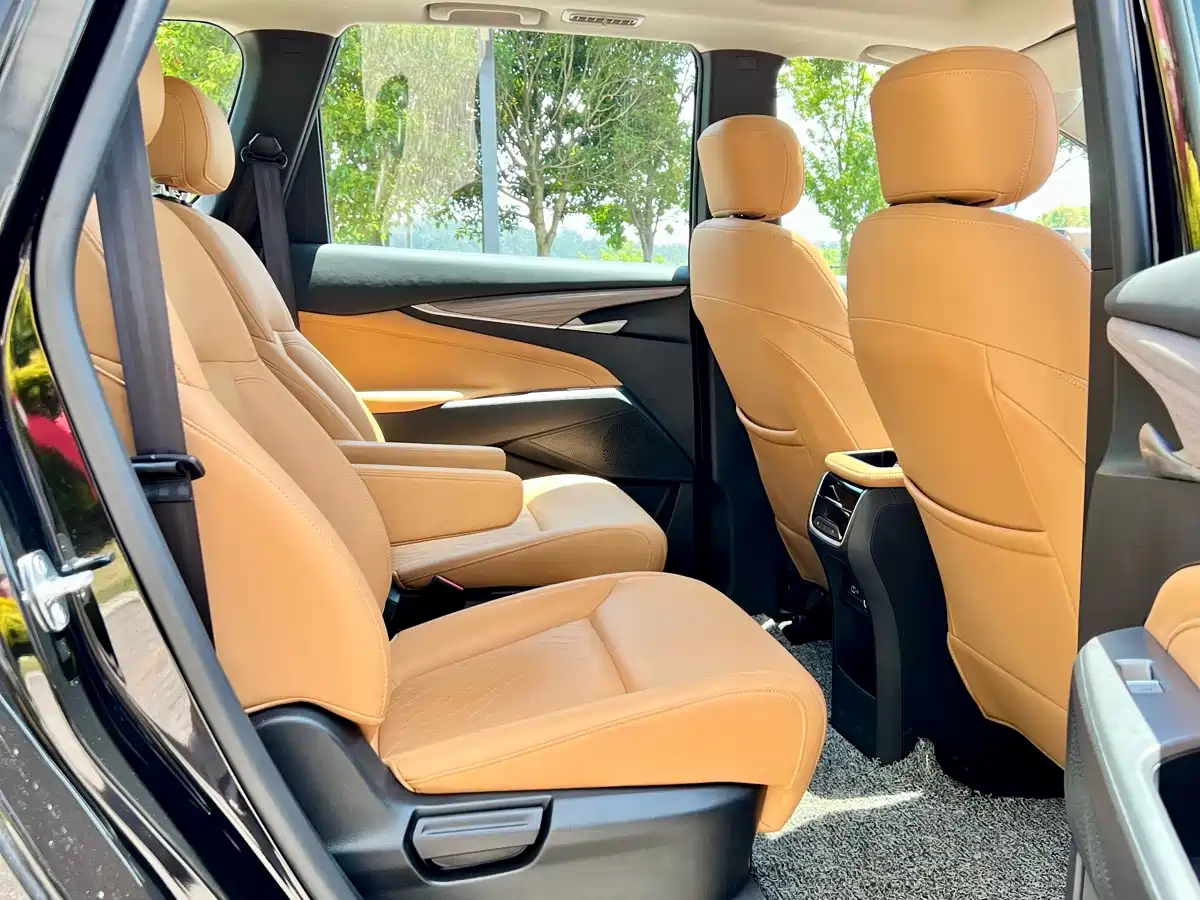 SAIC Maxus Maxus G50 PHEV 2025 Facelift Navigator Edition фото 10