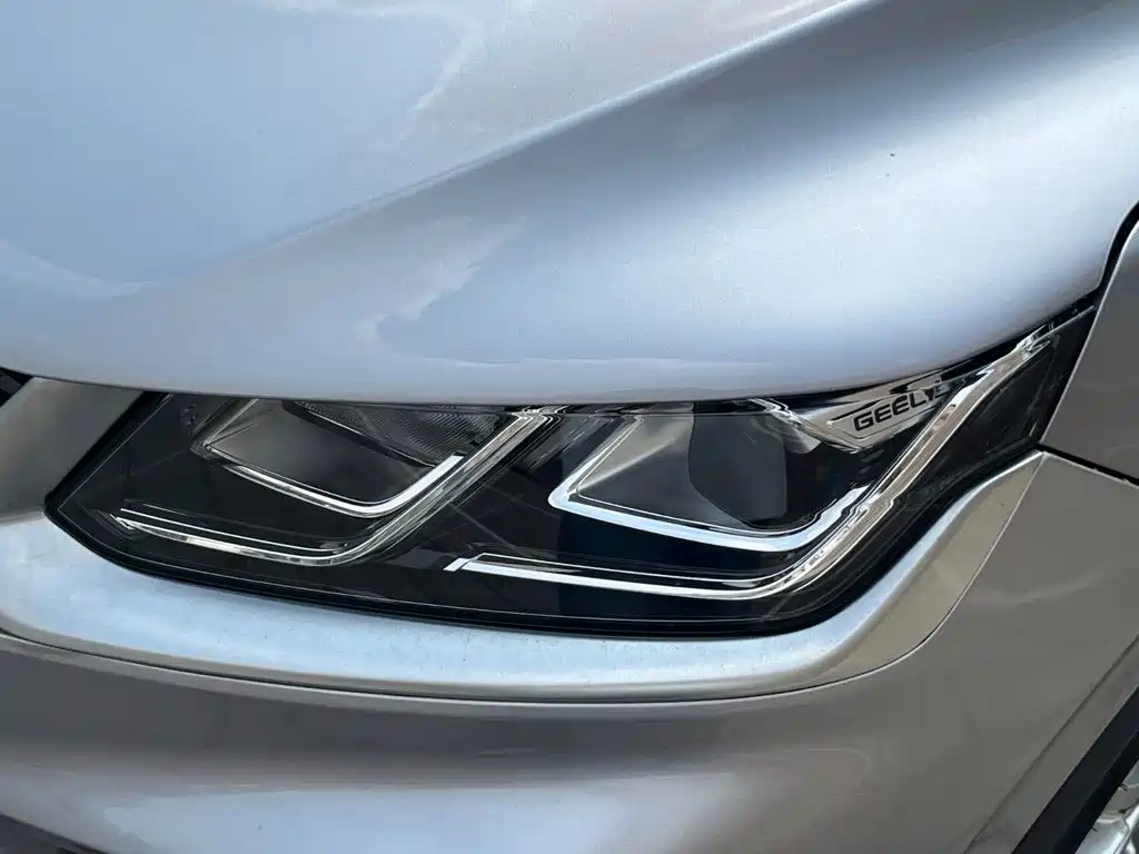 Фото 8 - Geely Coolray