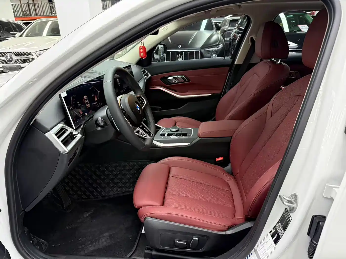 BMW 3 Series 2026 325Li M Sport Package фото 4