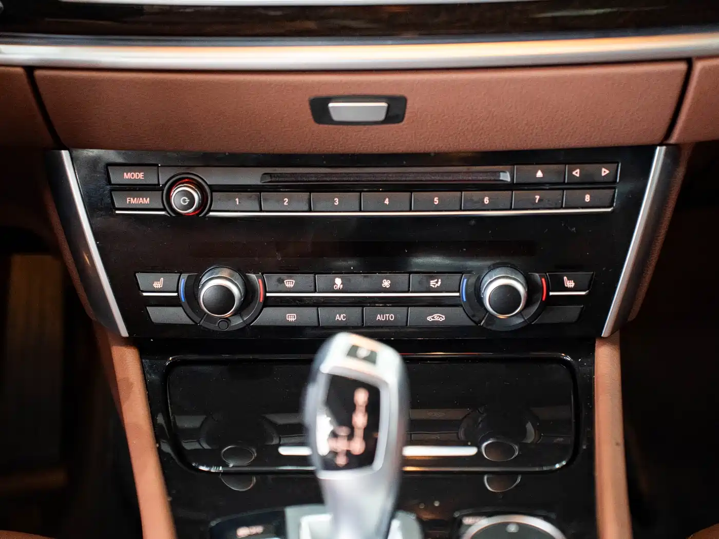 BMW 5 Series GT 2014 528i Leading фото 16