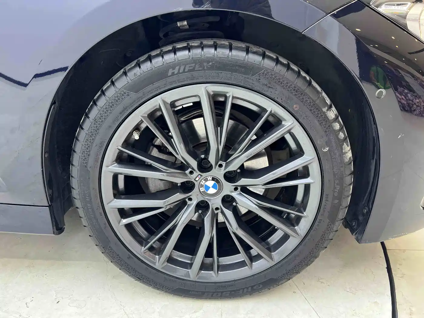 BMW 3 Series 2025 330Li M Sport Night Edition фото 7
