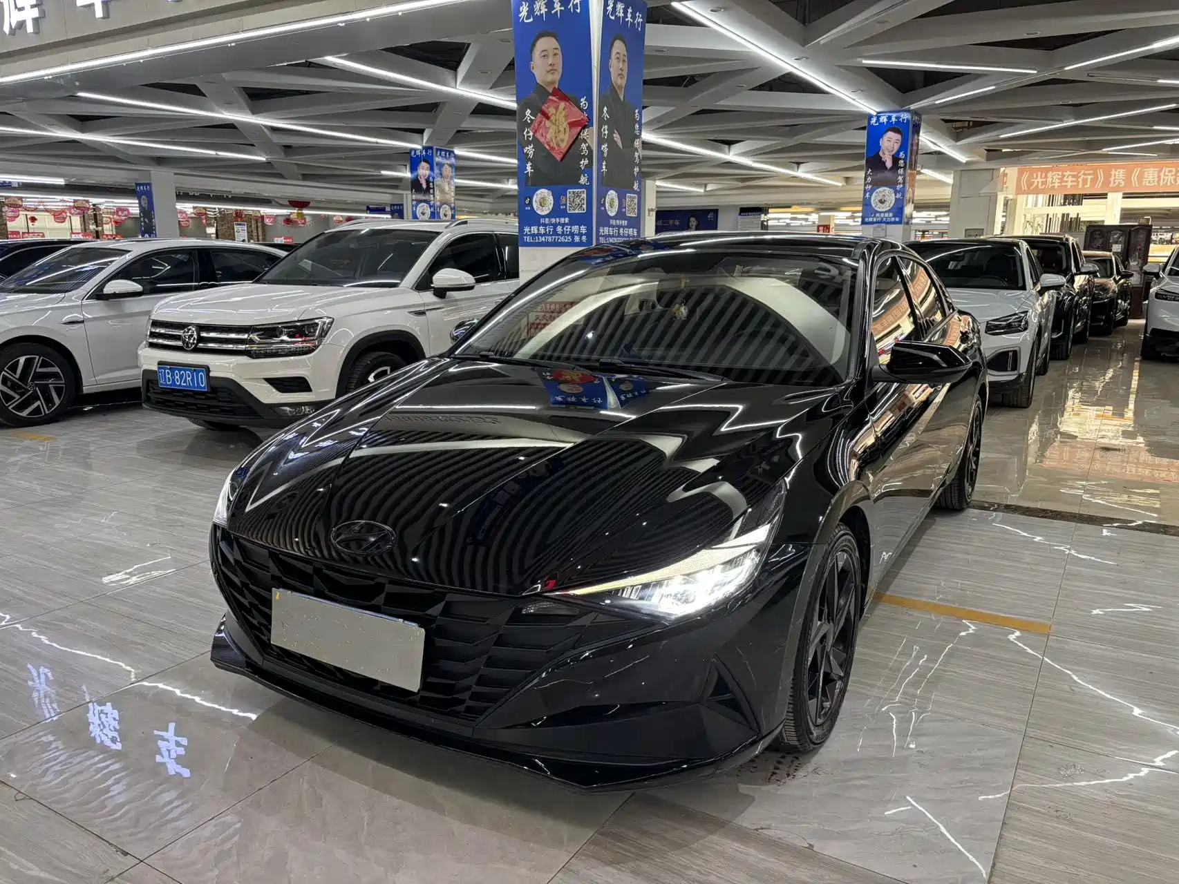 Фото 1 - Hyundai Elantra