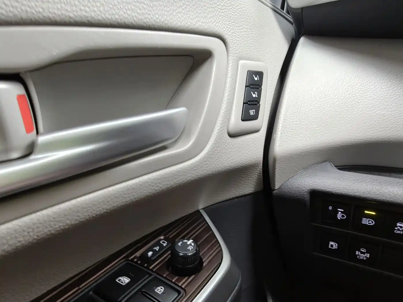 Toyota Granvia 2023 2.5L Hybrid Prestige PLUS Edition фото 8