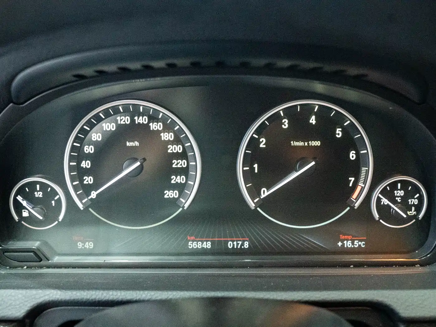 BMW 5 Series GT 2014 528i Leading фото 13