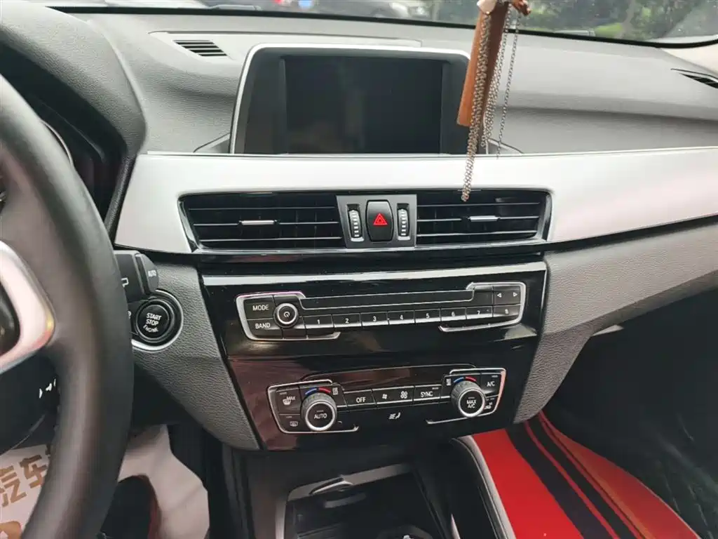 BMW X1 2018 sDrive20Li Leading Model фото 13