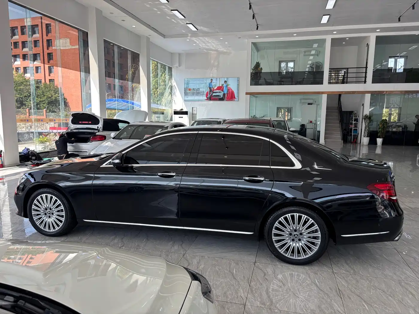 Mercedes-Benz E-Class 2020 E 300 L Luxury Model фото 7