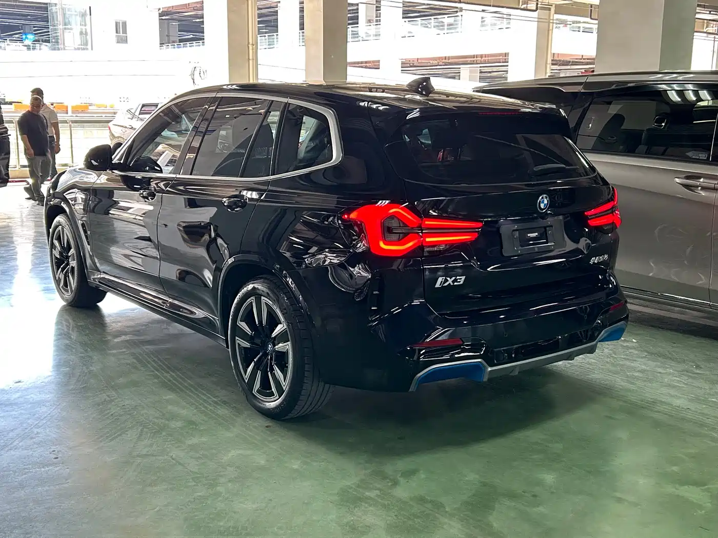 BMW iX3 2022 Facelift Leading Model фото 3