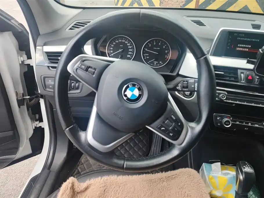 BMW X1 2018 sDrive18Li Fashion Model фото 15