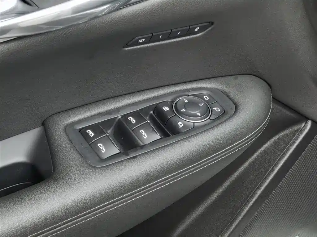 CADILLAC XT6