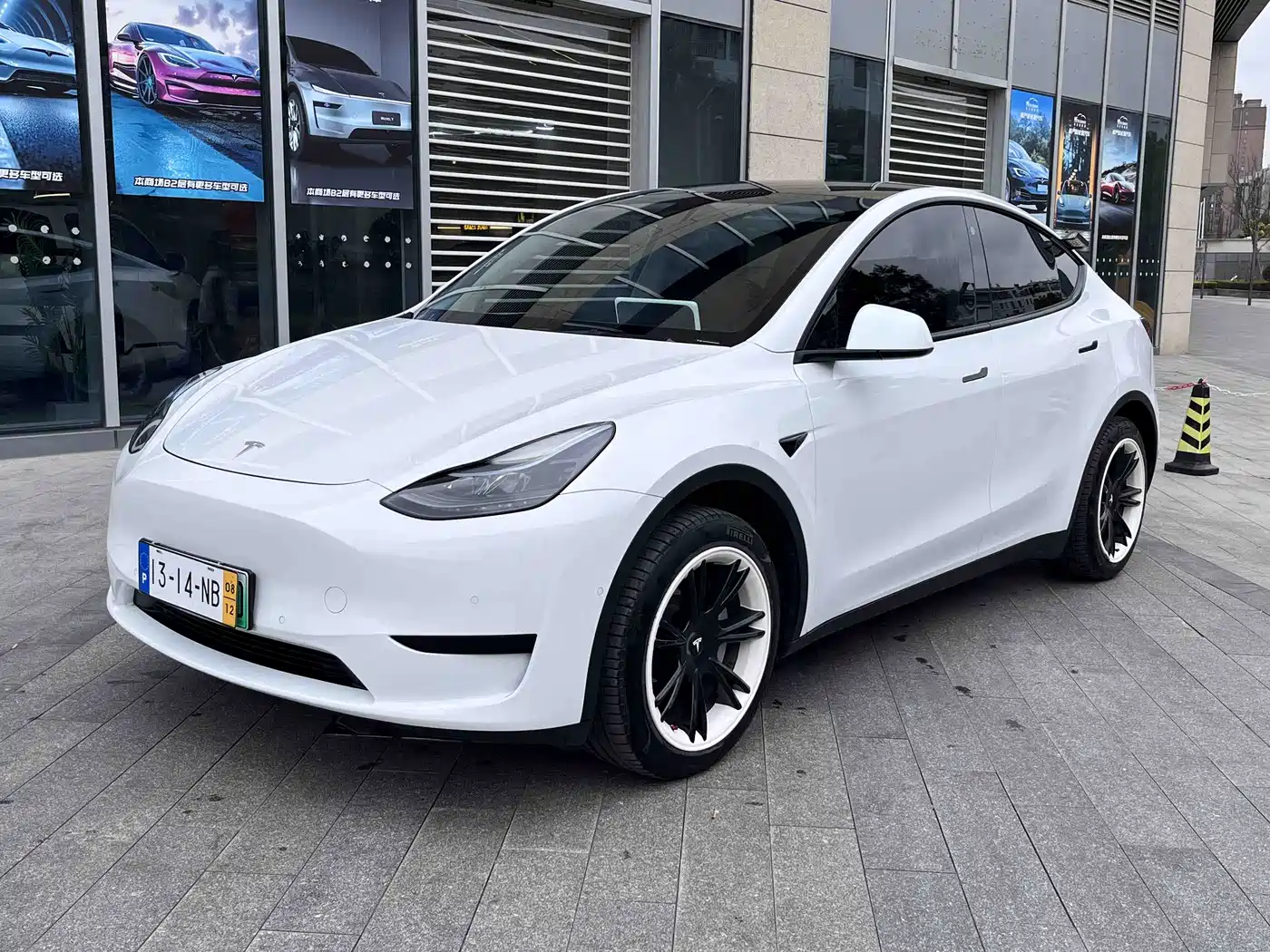 TESLA MODEL Y