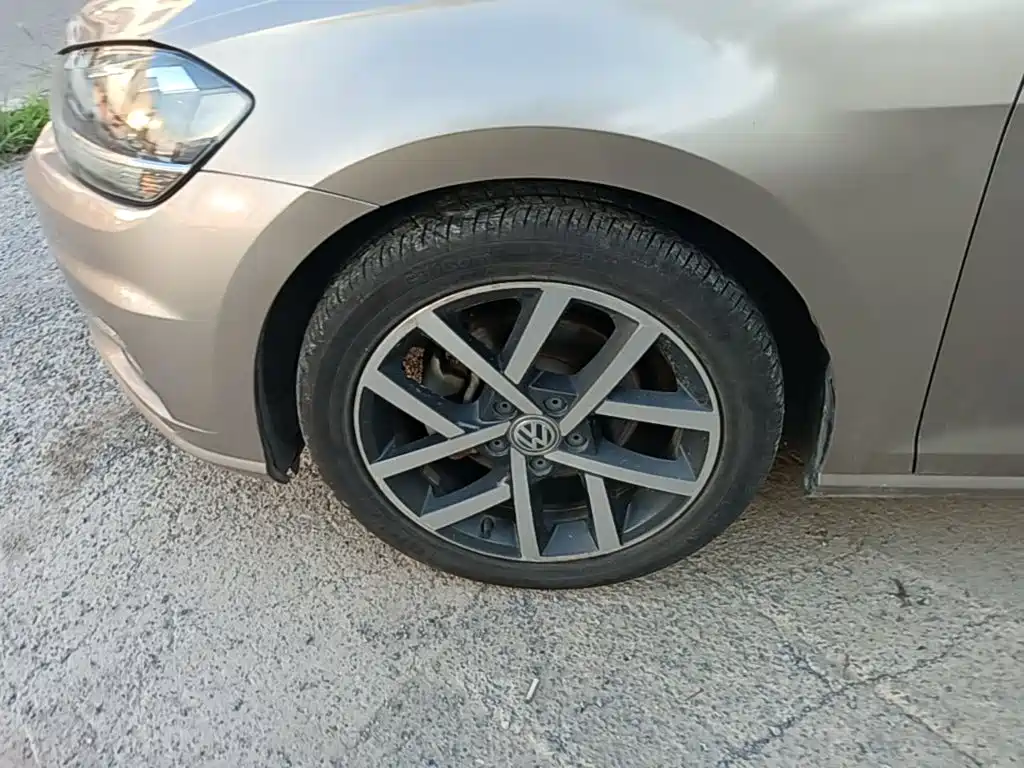 Фото 23 - Volkswagen Golf