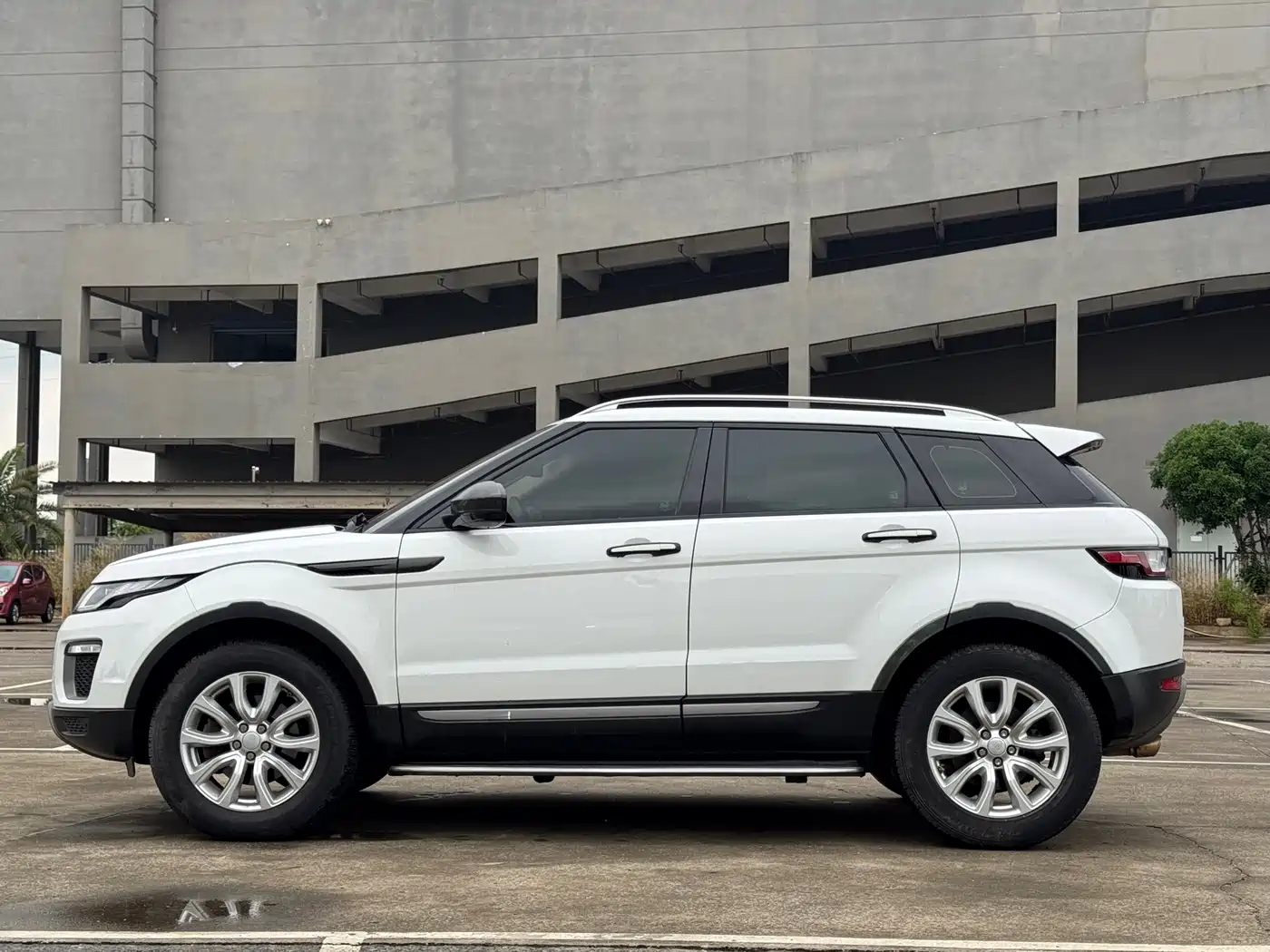 Land Rover Range Rover Evoque 2016 2.0T SE ZhiYao фото 4