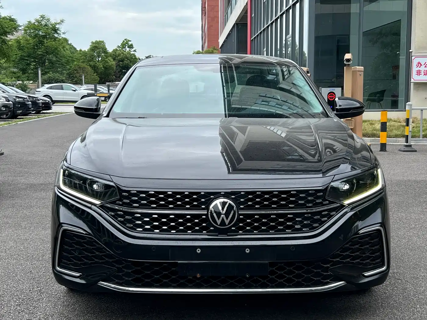 Volkswagen Passat 2022 330TSI Starlight Elite Edition фото 2