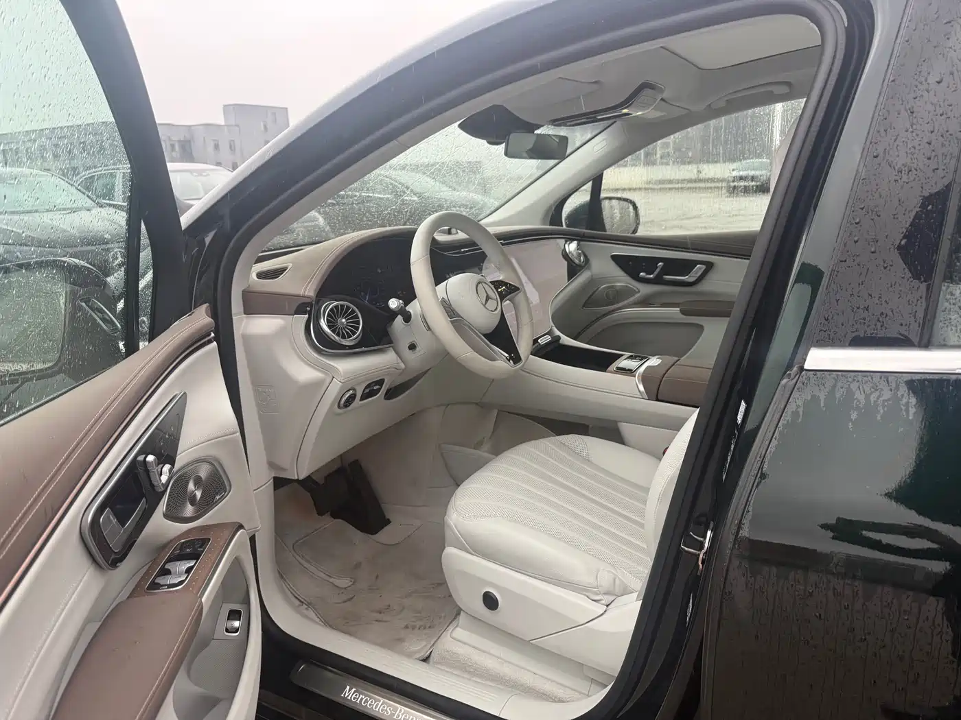 MERCEDES-BENZ EQS SUV