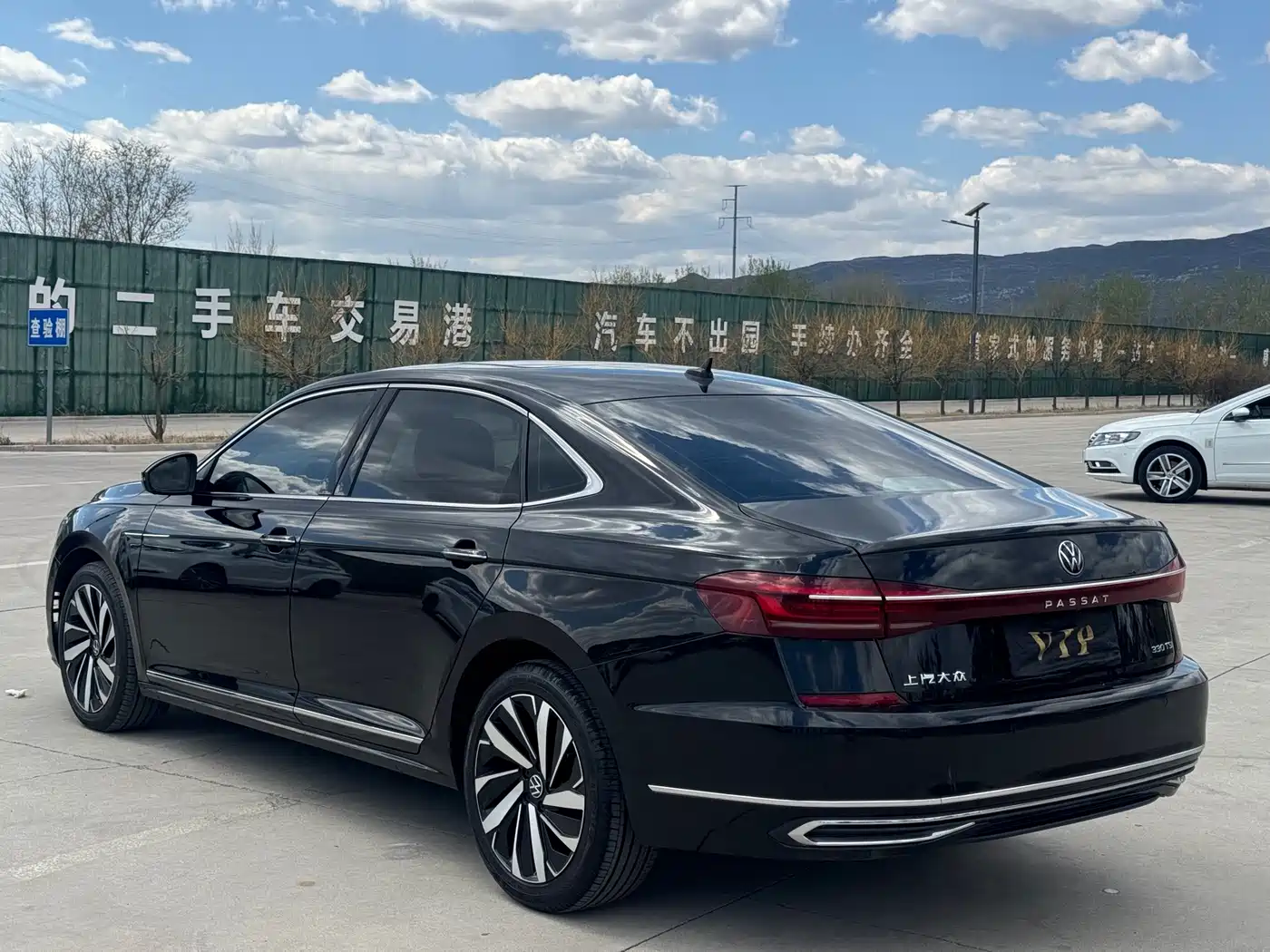 Volkswagen Passat 2023 330TSI Luxury Edition фото 21
