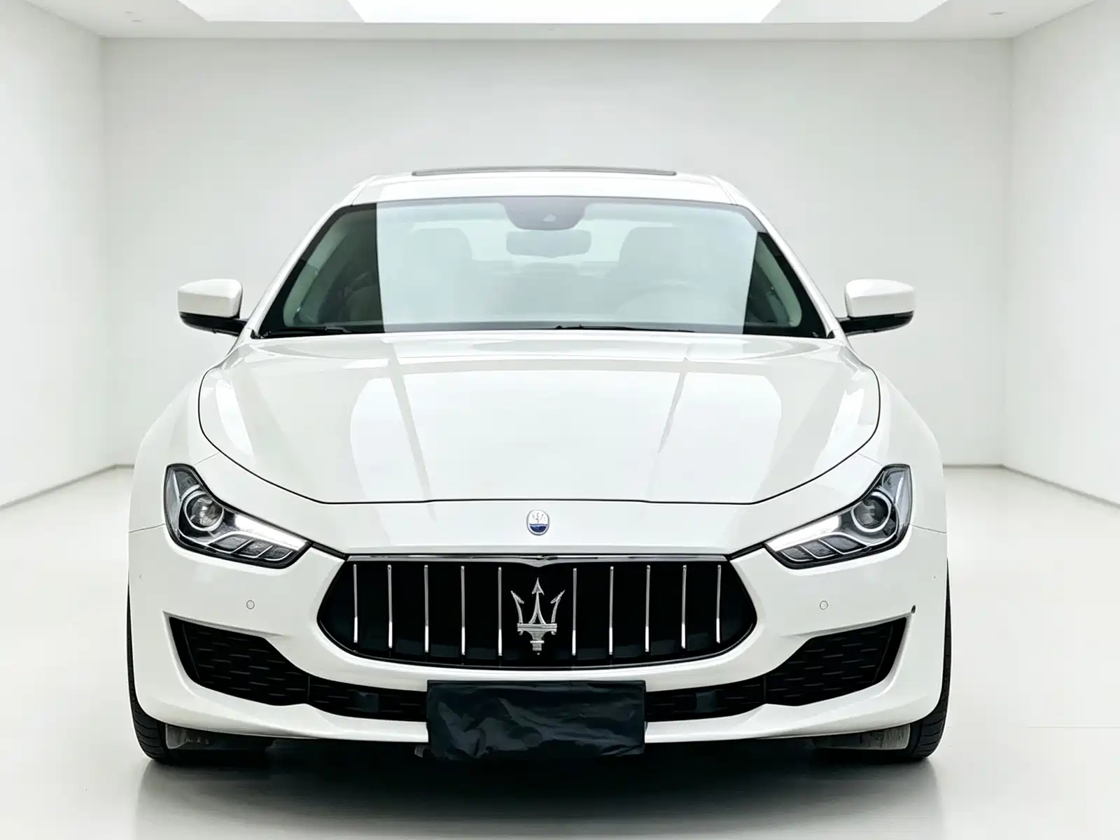 Photo 2 - Maserati Ghibli