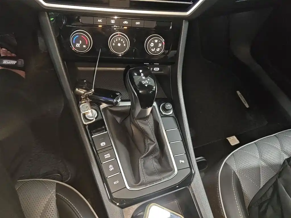 Volkswagen Sagitar 2023 300TSI DSG Surpassing Edition фото 14