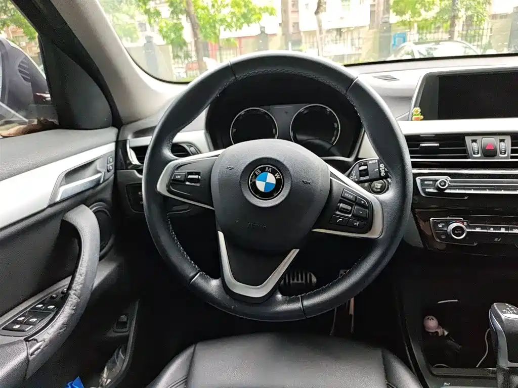 BMW X1 2018 sDrive20Li Leading Model фото 3
