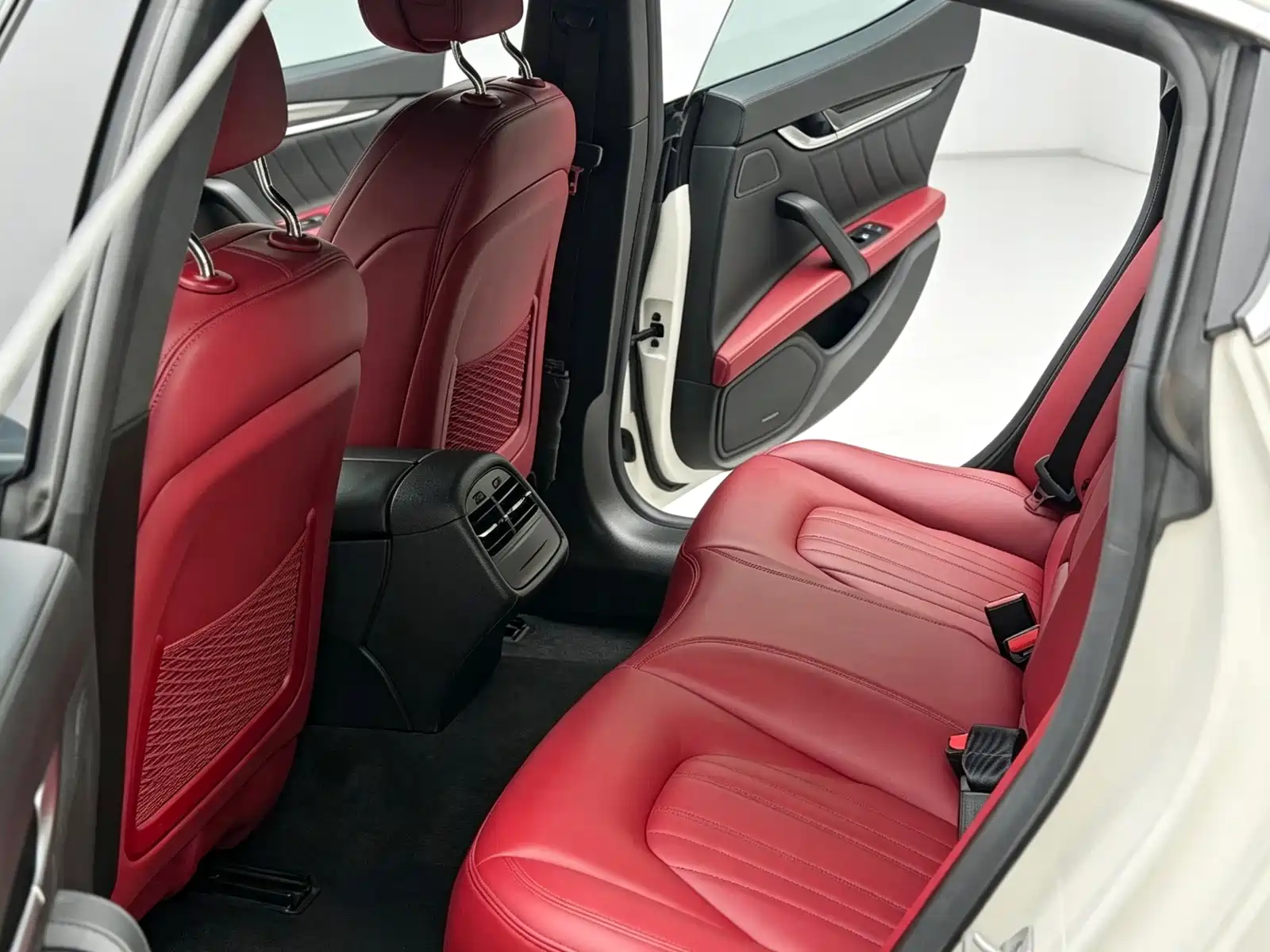 Photo 7 - Maserati Ghibli
