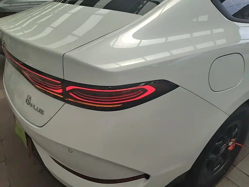 BYD Qin PLUS 2025 DM-i Smart Drive 55KM Leader фото 8