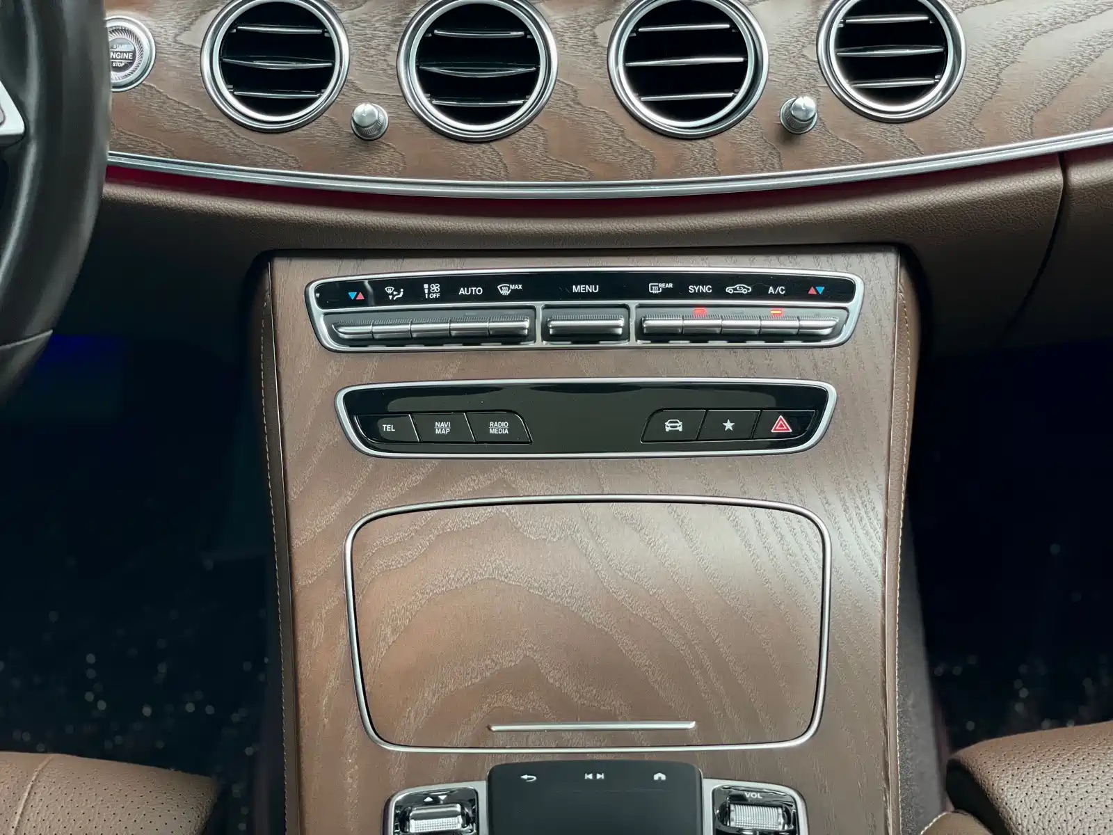 Фото 23 - Mercedes-Benz E-Class