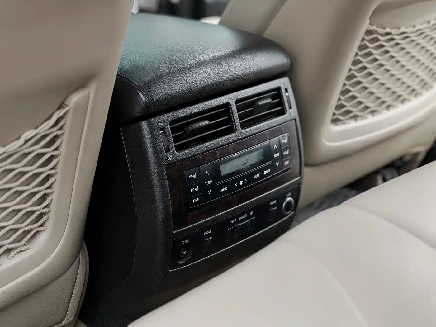 Toyota Land Cruiser 2010 Model 4.7L Automatic VX фото 19