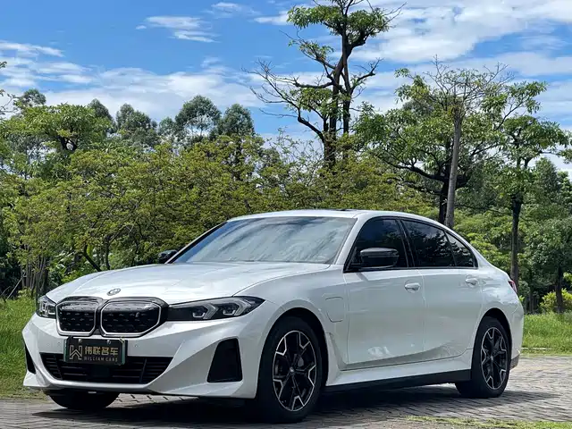 BMW i3 2023 eDrive 40 L Shadowline Package — фото 1
