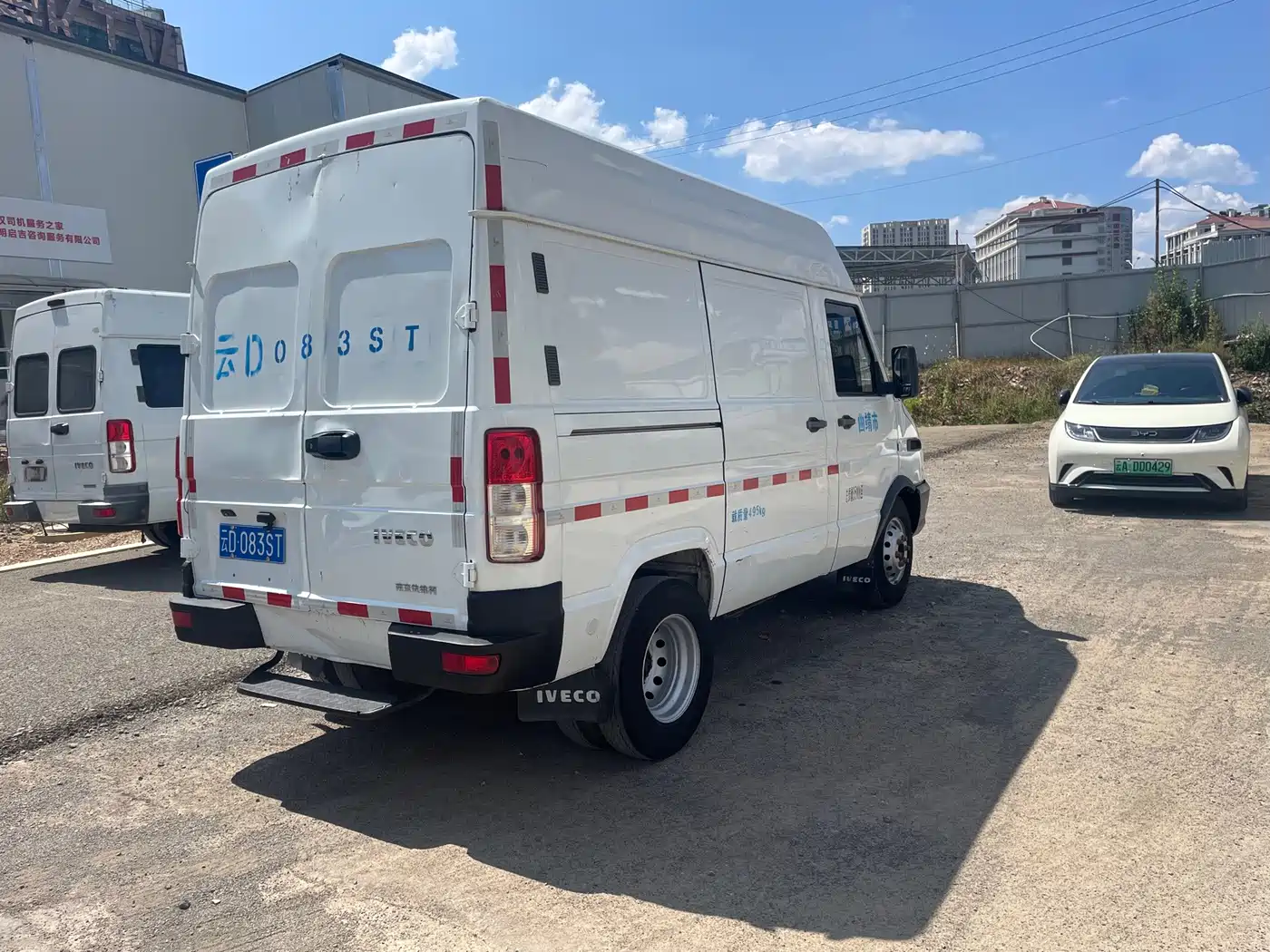 Iveco Daily 2020 2020 Model 2.8T V35 Van Dual-Tire Medium Roof 3 Seats China V