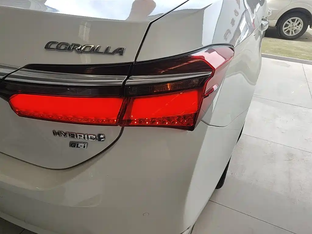 Toyota Corolla 2018 Hybrid 1.8L E-CVT Smart Edition фото 24