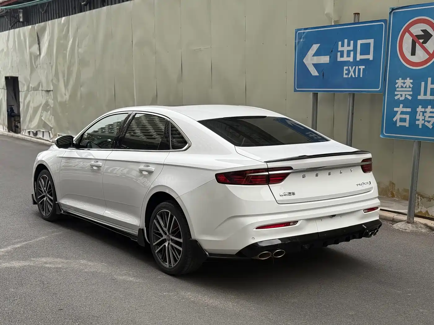 Фото 8 - Geely Preface