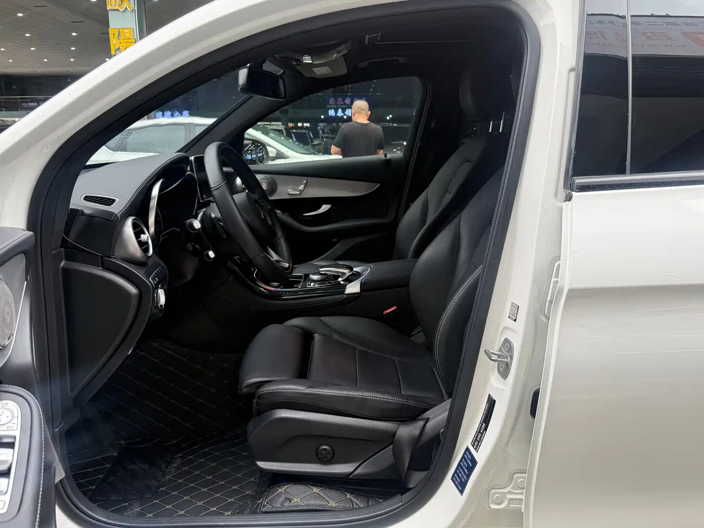 Mercedes-Benz GLC Coupe 2019 GLC 200 4MATIC Coupe SUV фото 10