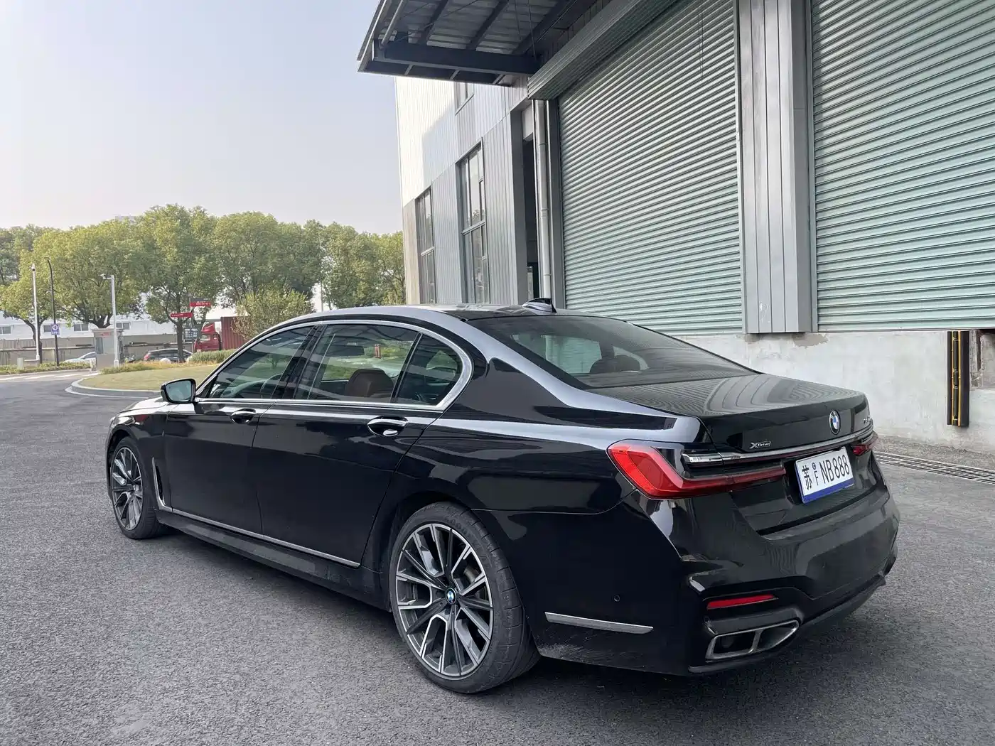 BMW 7 Series 2017 750Li xDrive Personalized Custom Edition 5-Seater фото 6