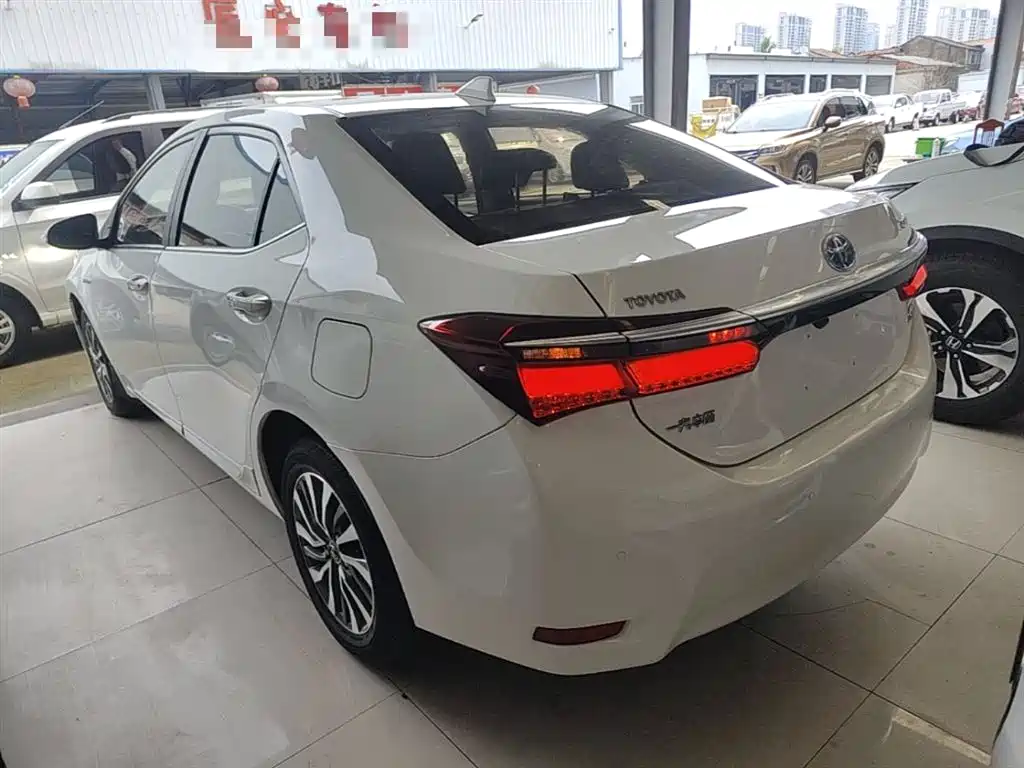 Toyota Corolla 2018 Hybrid 1.8L E-CVT Smart Edition фото 23