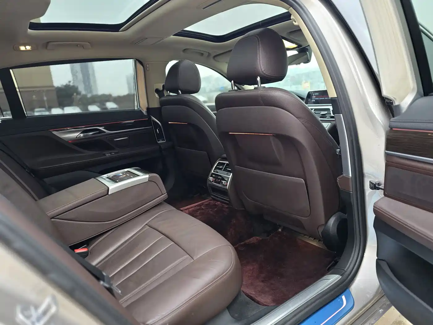 BMW 7 Series 2016 730Li Leading фото 8