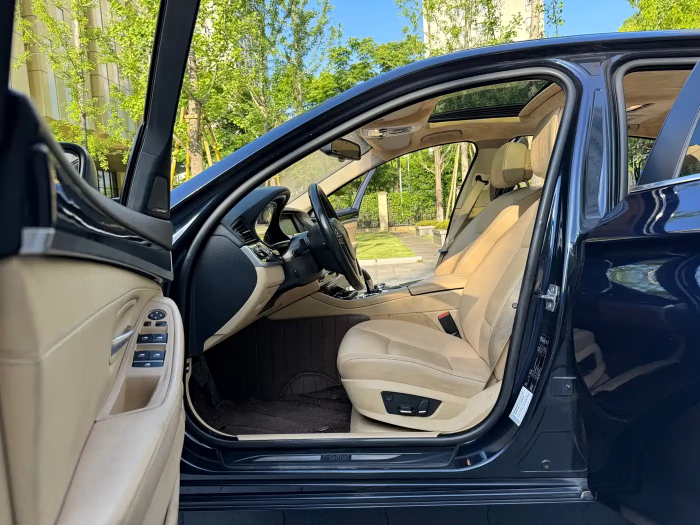 BMW 5 Series 2013 525Li Luxury фото 16
