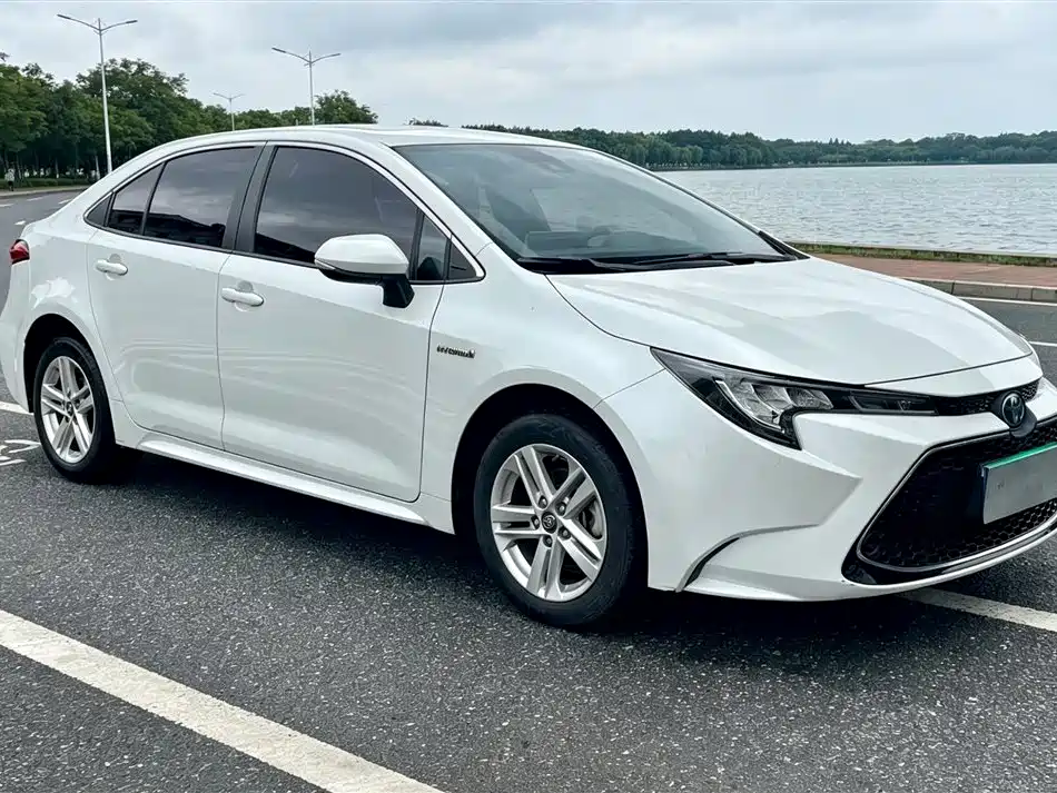 Toyota Levin 2021 Dual Engine 1.8H E-CVT Luxury Edition фото 2