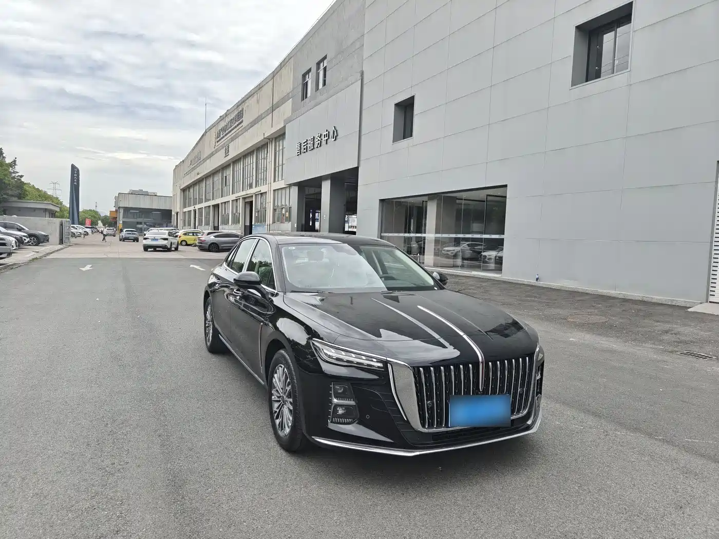 Hongqi H5 2025 1.5T DCT 600,000 Units Commemorative Edition фото 3