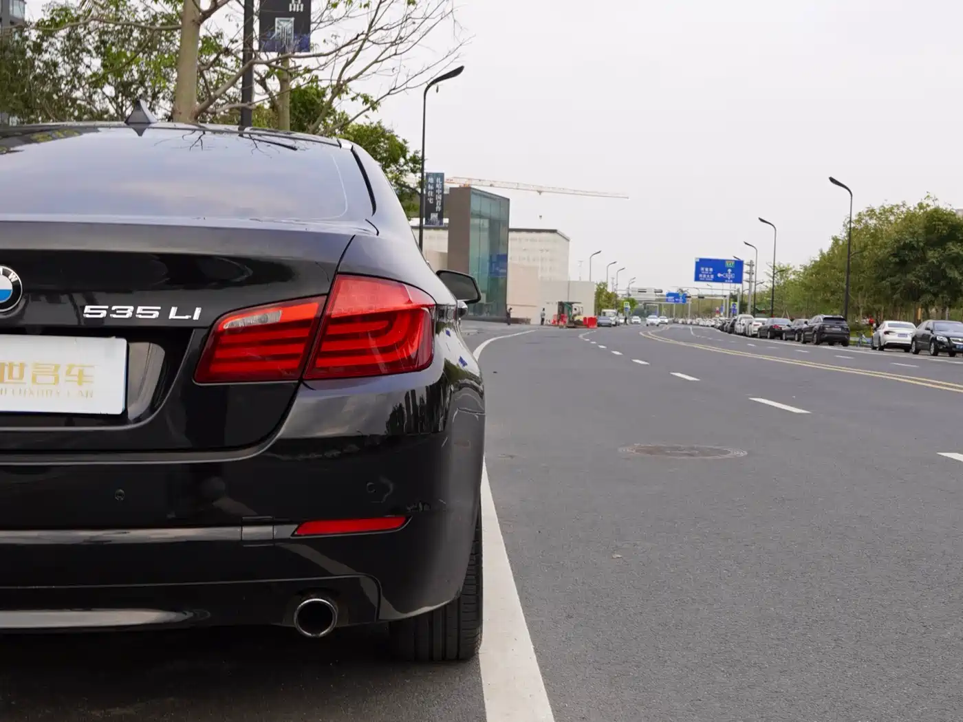 BMW 5 Series 2011 535Li Luxury фото 23