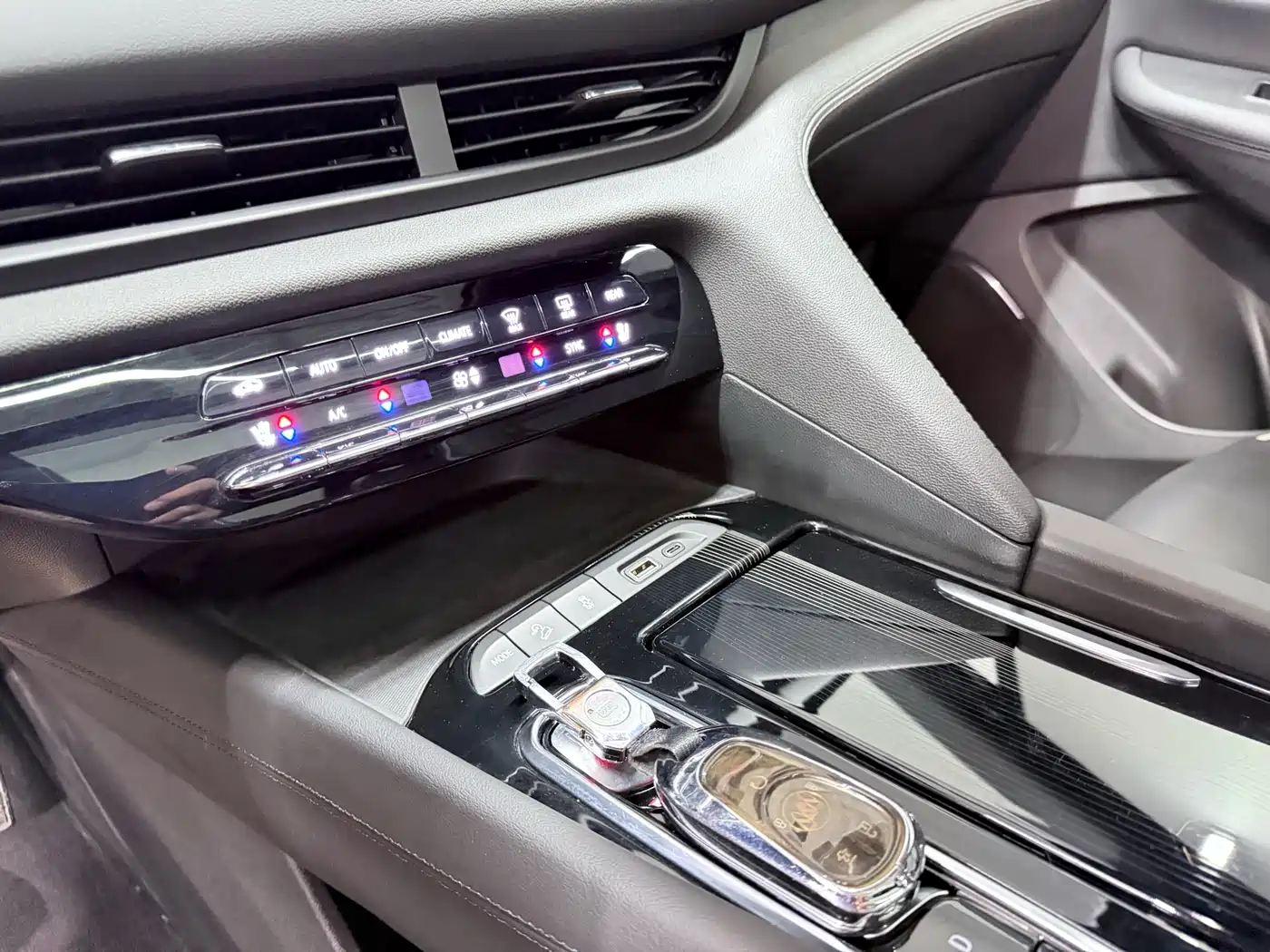 Buick Enclave 2022 652T AWD Premium Flagship 6-Seater фото 23
