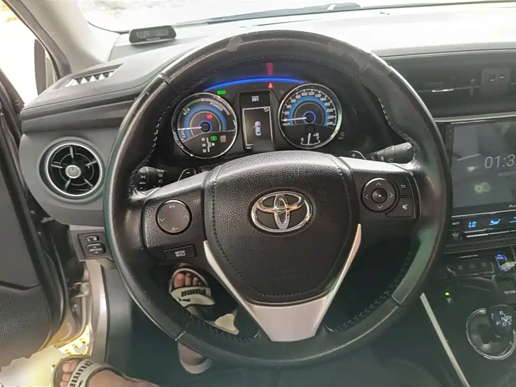 Toyota Corolla 2017 Facelift Hybrid 1.8L E-CVT Elite Edition фото 11